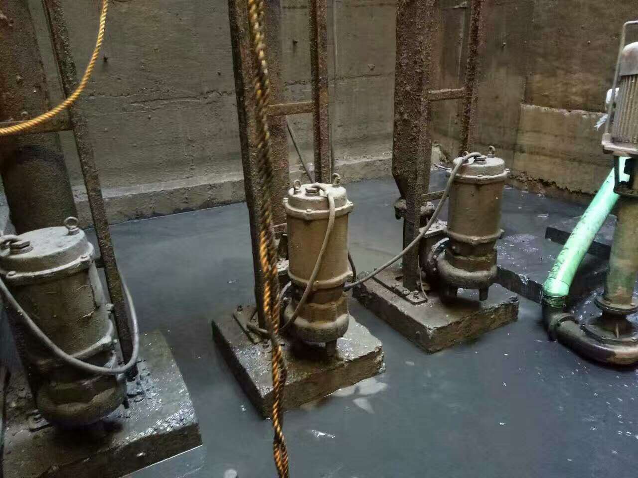 丛台污水池清理